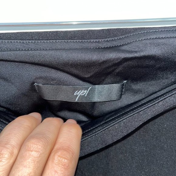 Up Cropped/Capri Pant - Black, Size 8 - Picture 11 of 12